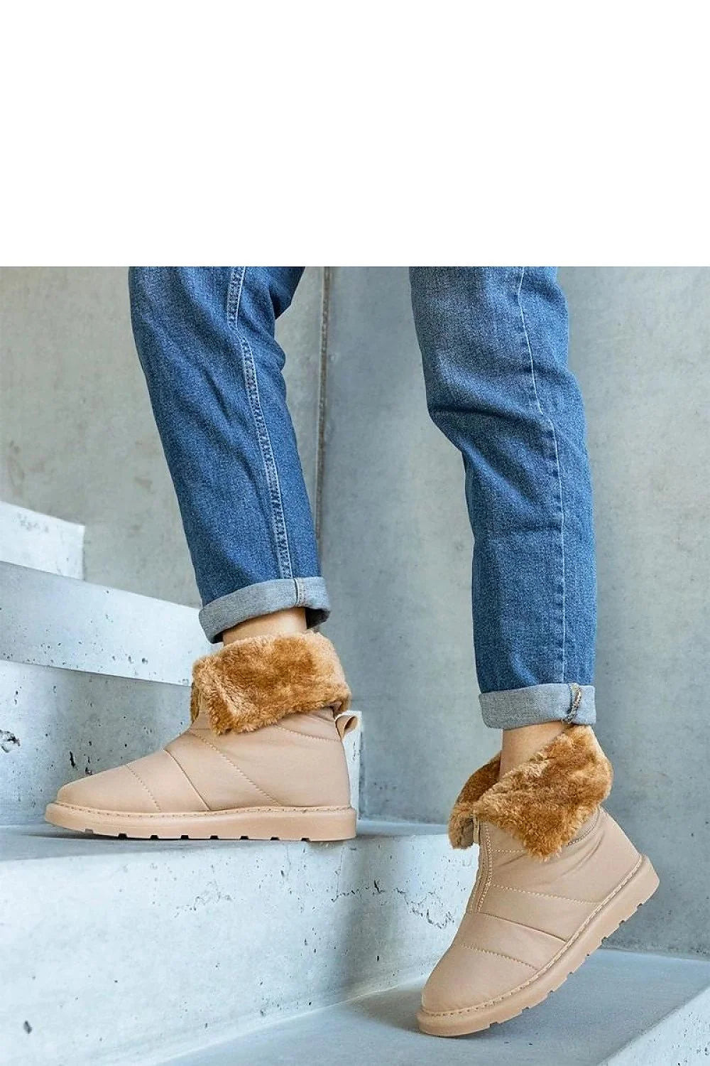Bottines de neige Solea beige clair fourrure doublure synthétique fausse fourrure femme style décontracté coupe basse occasion hivernale automnale