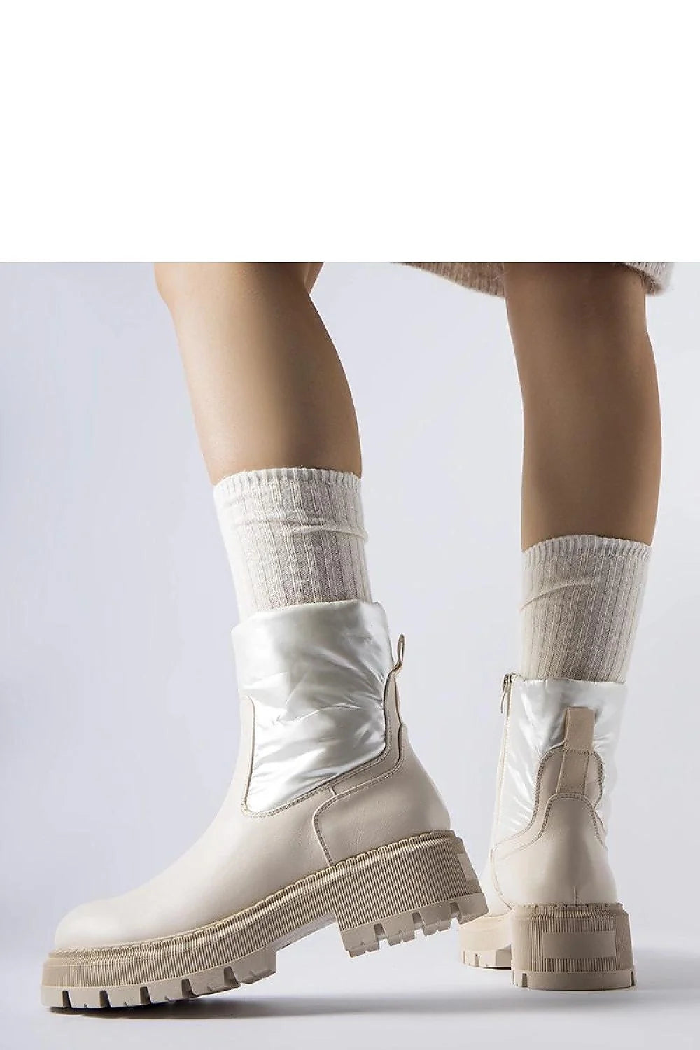 Bottes femmes mode urbain-chic beige clair cuir écologique tige haute fermeture éclair semelle caoutchouc
