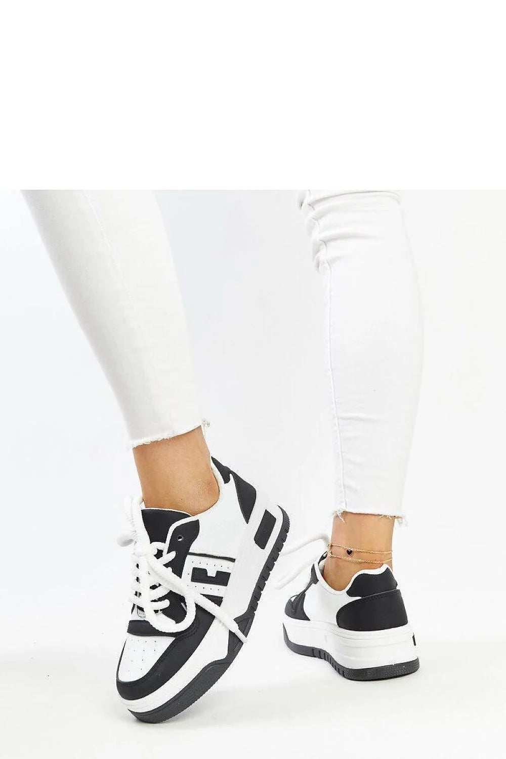 baskets solea femmes modernes confortables cuir légères semelle épaisse noire blanche lacets classiques crantée antidérapante streetwear minimaliste urbaine chic