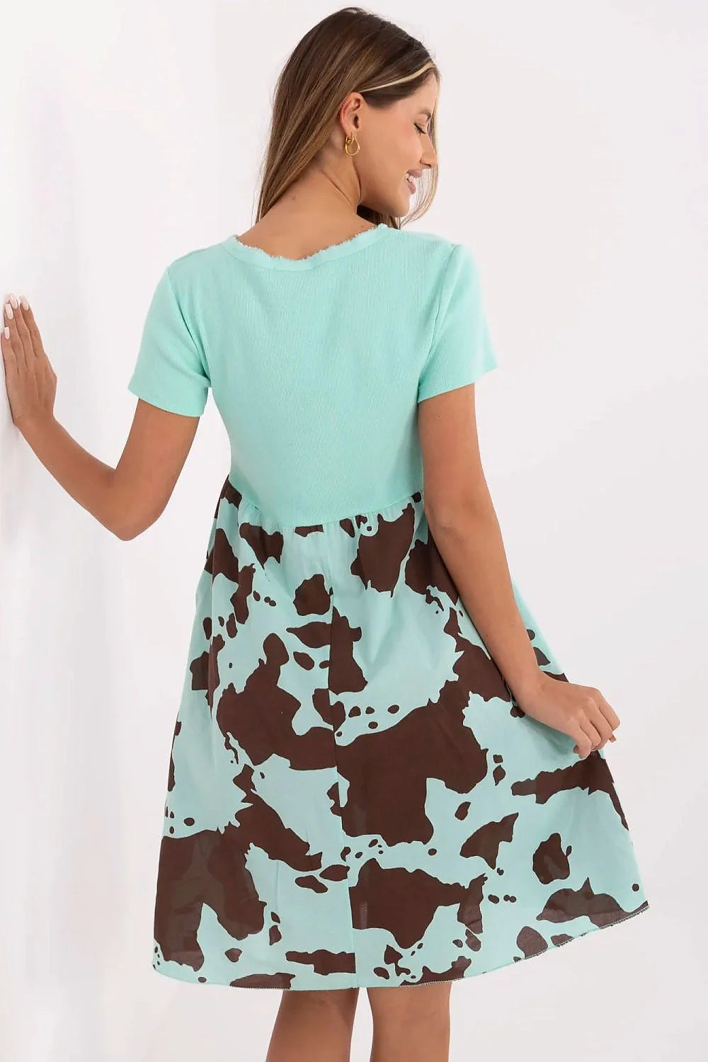Robe de jour Italy Moda bicolore mint et marron motif tâches vache V-neck manches courtes femme