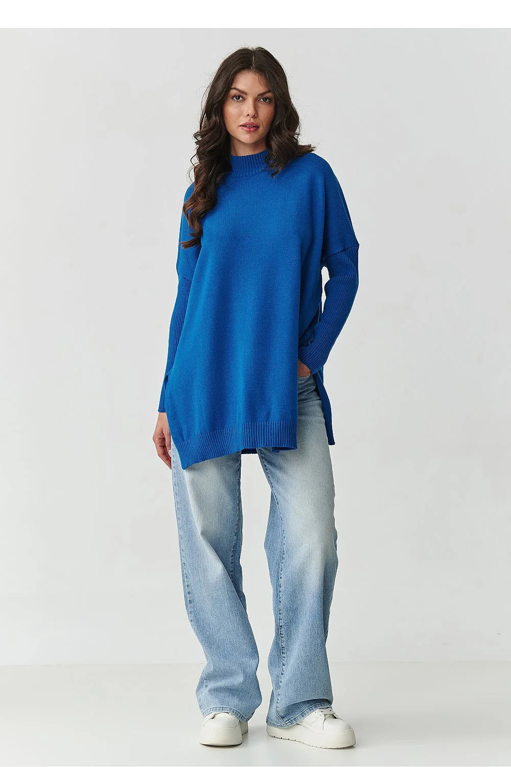pull oversize femme viscose mélange bleu cobalt col montant côtelé manches longues épaules tombantes fentes latérales coupe longue