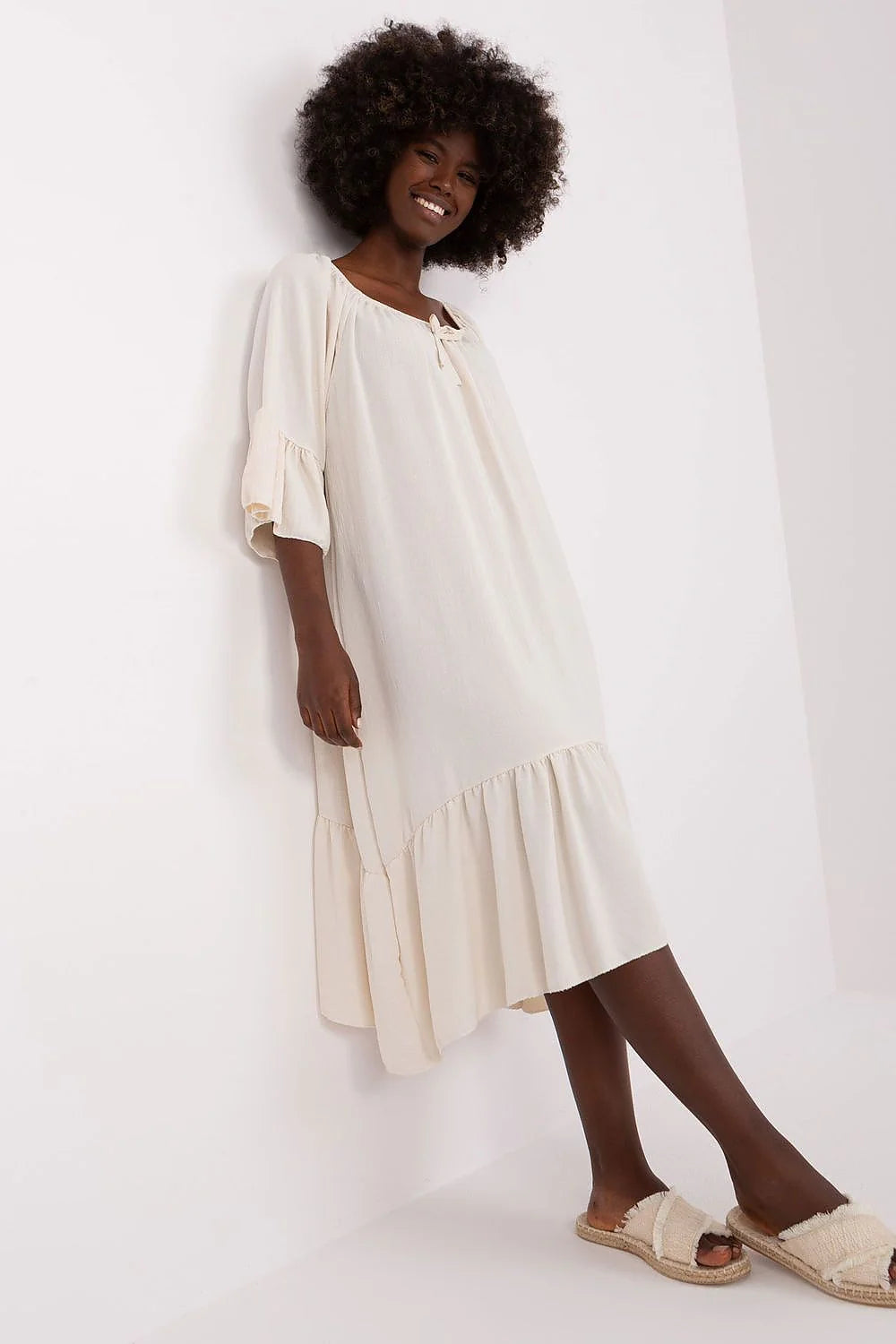 robe bohème longue estivale ample crème volants manches mi longues encolure ronde nouée polyester légère fluide aérienne confortable élégante polyvalente