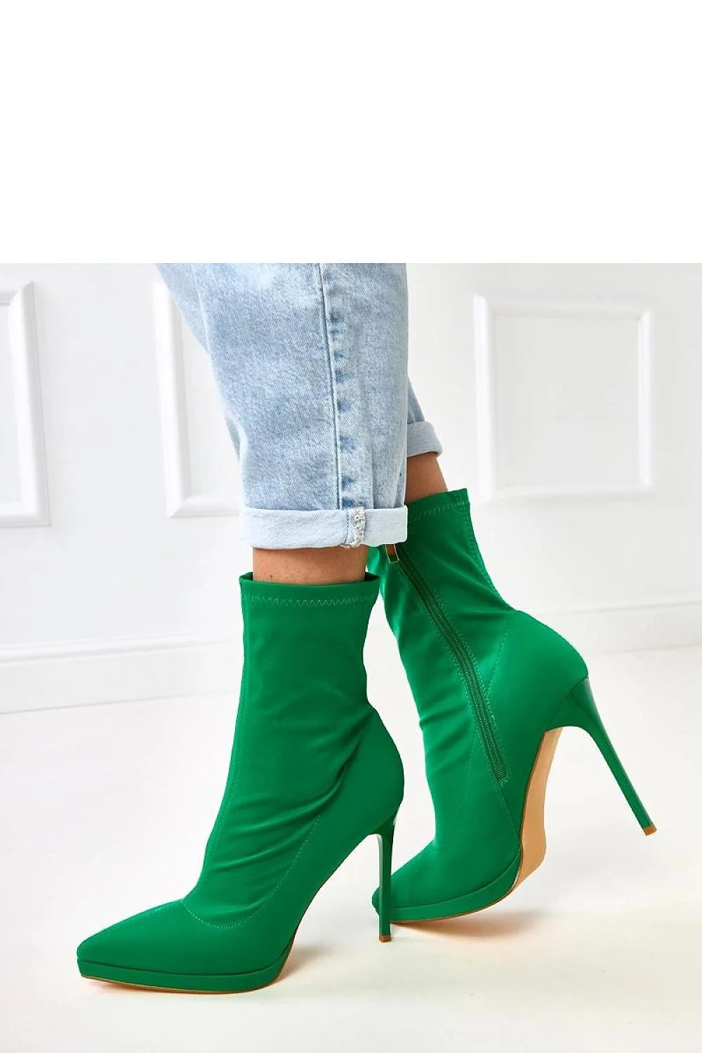 bottines satin vert émeraude mi cheville stretch bout pointu silhouette ajustée talon 12cm aiguille plateforme 1cm tige 17cm