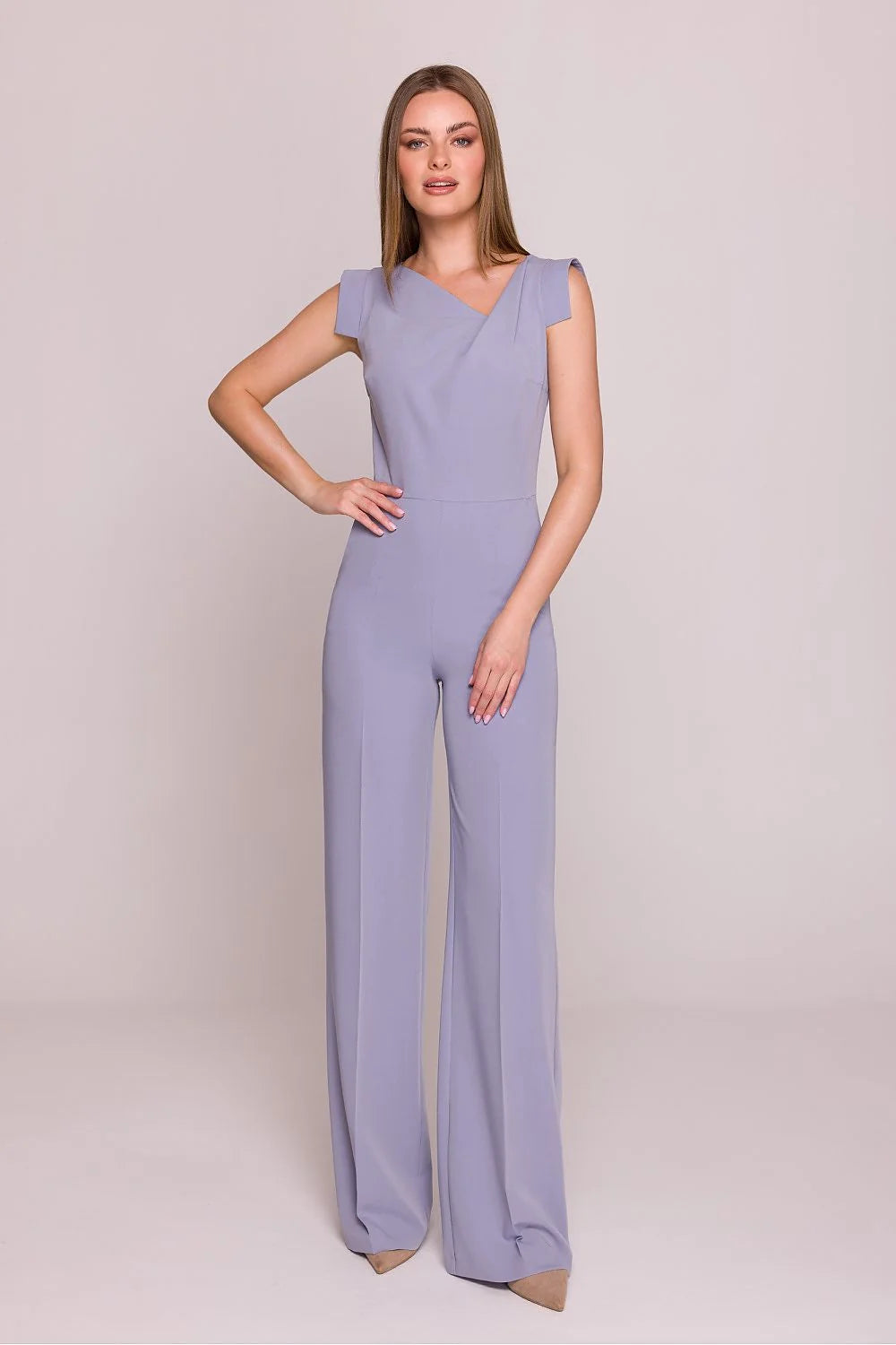 Combinaison Stylove élégante sans manches décolleté asymétrique couleur lavande matière fluide et élastique occasion semi-formelle femmes
