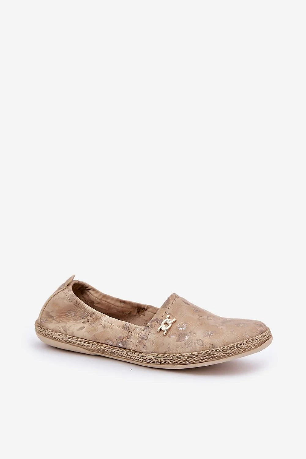 Espadrille femmes cuir suédé design moderne motif subtil semelle tressée décoration dorée confort estival style décontracté occasion estivale