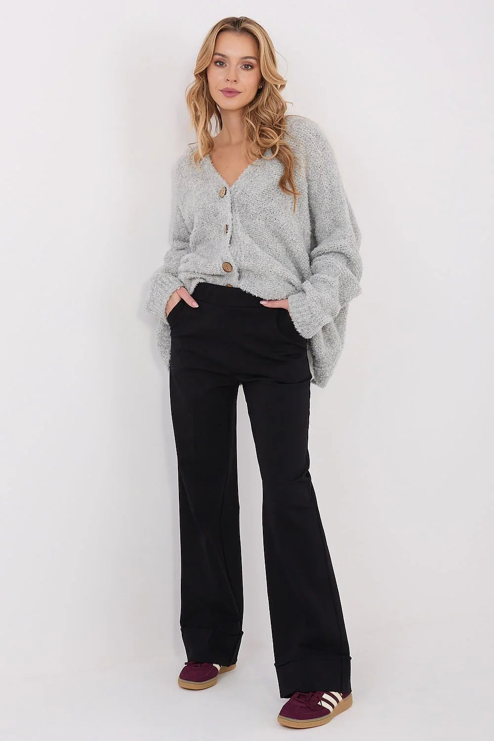 cardigan femme oversize maille bouclette gris col V profond boutons gros effet bois coupe loose manches longues pelucheuse