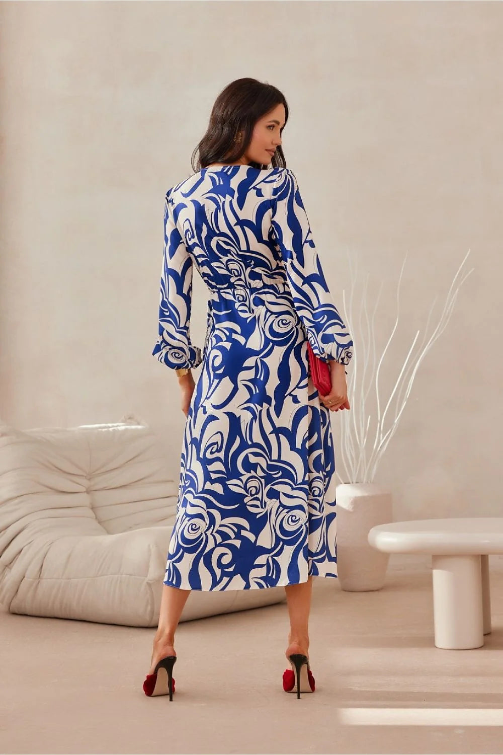 Robe de jour Roco Fashion midi manches longues design croisé motif bleu vif sur fond blanc taille ajustable élasthanne polyester