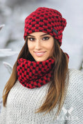 Ensemble hiver femme cache-cou bonnet laine tricoté motif quadrillé rouge noir style moderne fonctionnel coupe décontractée