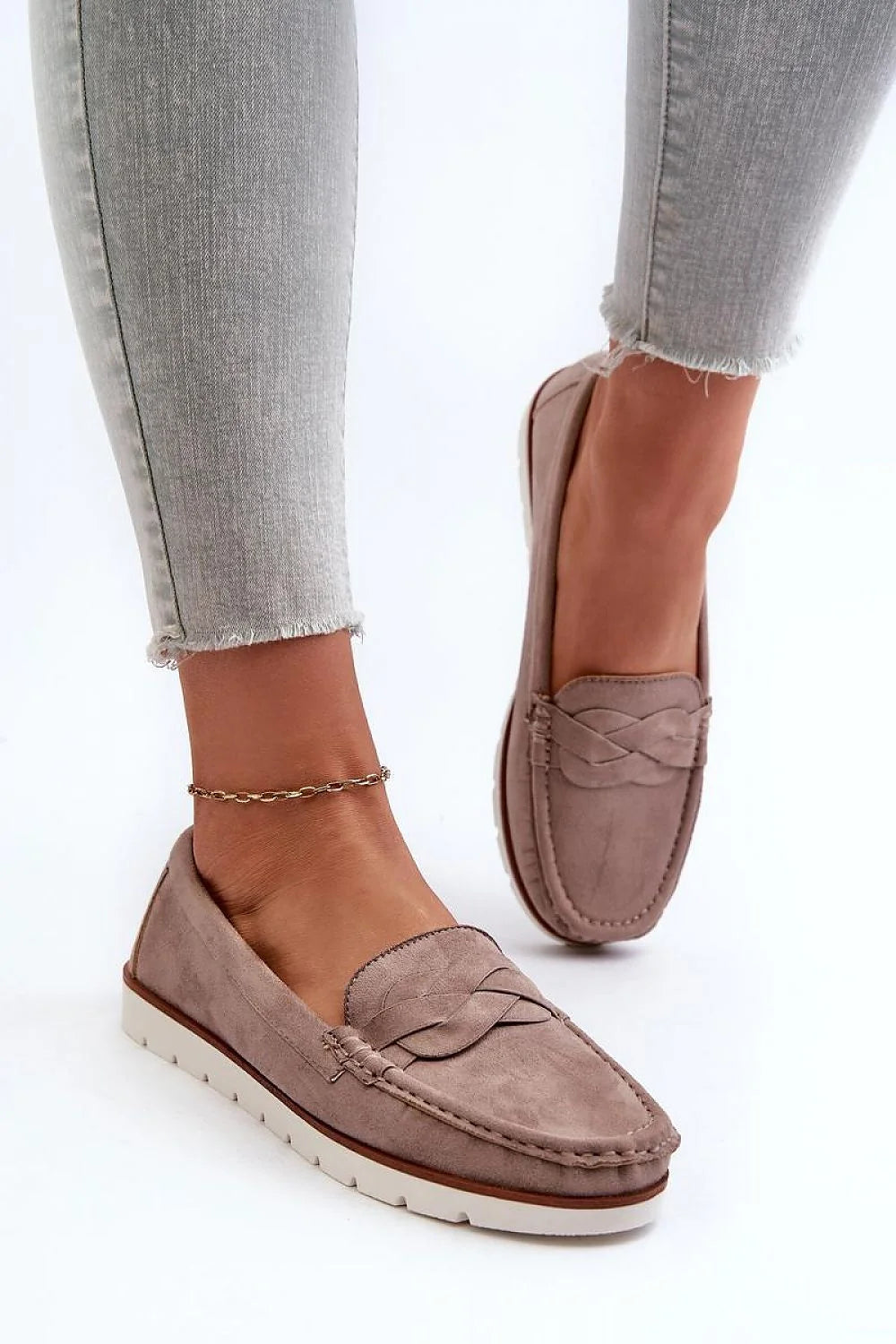 mocassins femme suédine écologique taupe tressé bout amande surpiqûres apparentes semelle crantée blanche tranche marron plateforme légère doublure cuir naturel