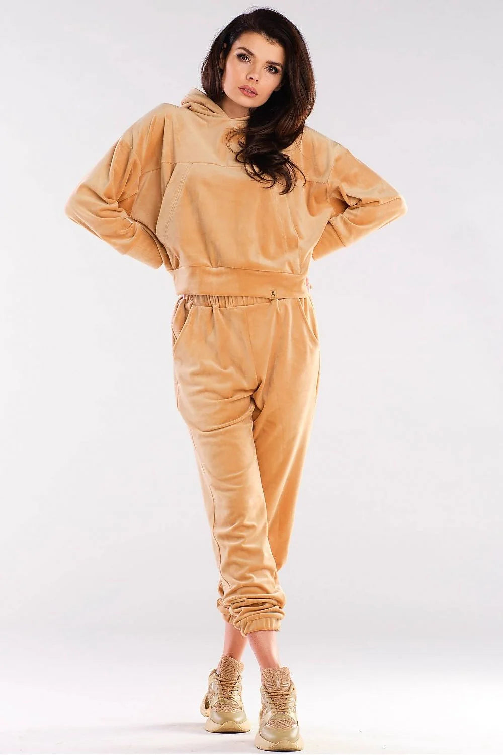 Sweatshirt femme velours rose vif style décontracté chic confortable coupe ample capuche poches pratiques