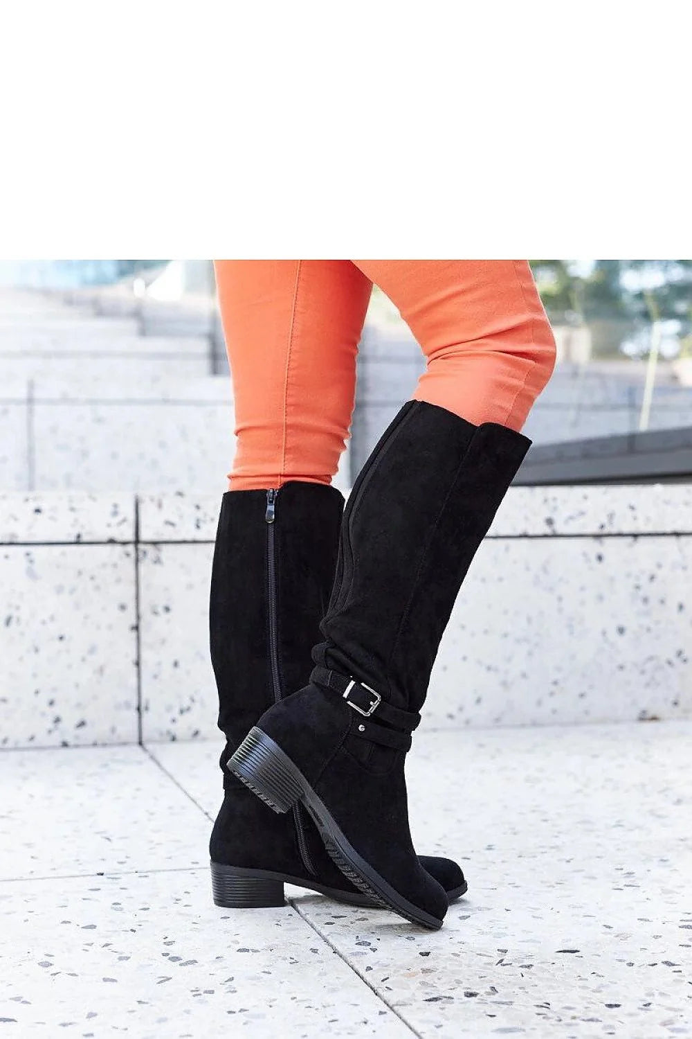 Bottes cuissardes suédine éco-friendly noires élégantes avec boucle métallique style intemporel mode hiver