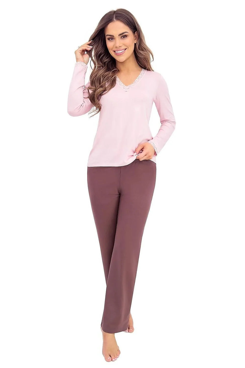 pyjama femme deuxpieces mancheslongues encolureV dentelle poignetsdentelés pantalondroit brunchocolat rosepâle tailleélastiquée jerseydoux extensible couperelax confortoptimal silhouetteélégante féminine