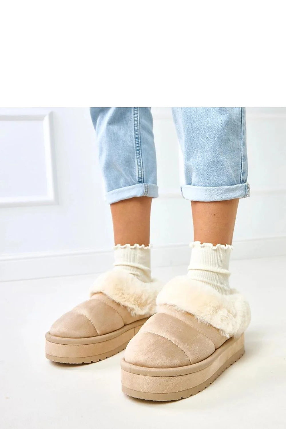 bottes neige femme beige suédine écologique fausse fourrure doublure plateforme semelle antidérapante rembourrée bout rond chaussant confortable polyvalente légère élégante