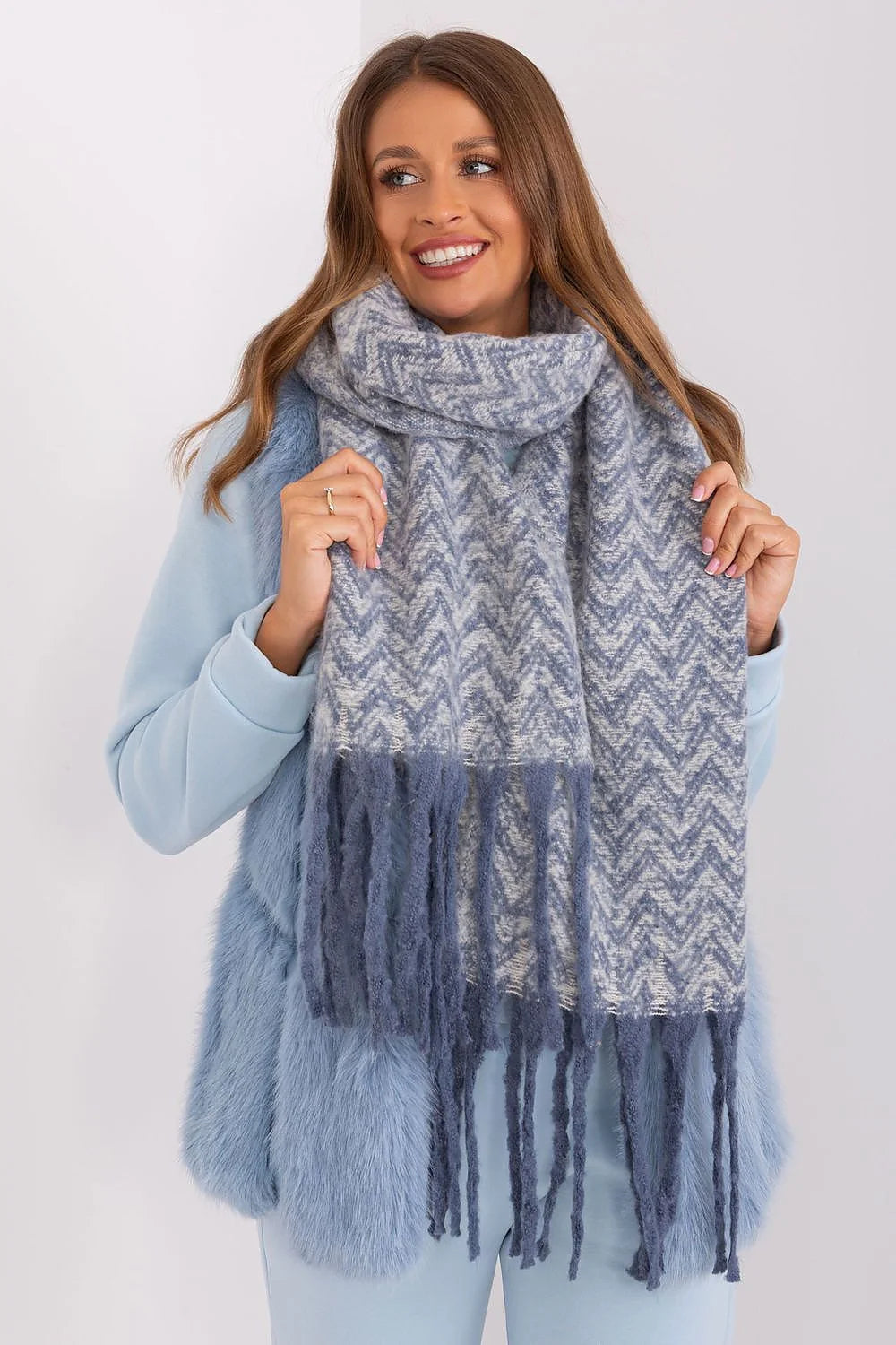 Écharpe mode femme longue motif géométrique bleu clair gris franges doublure chaude hiver automne