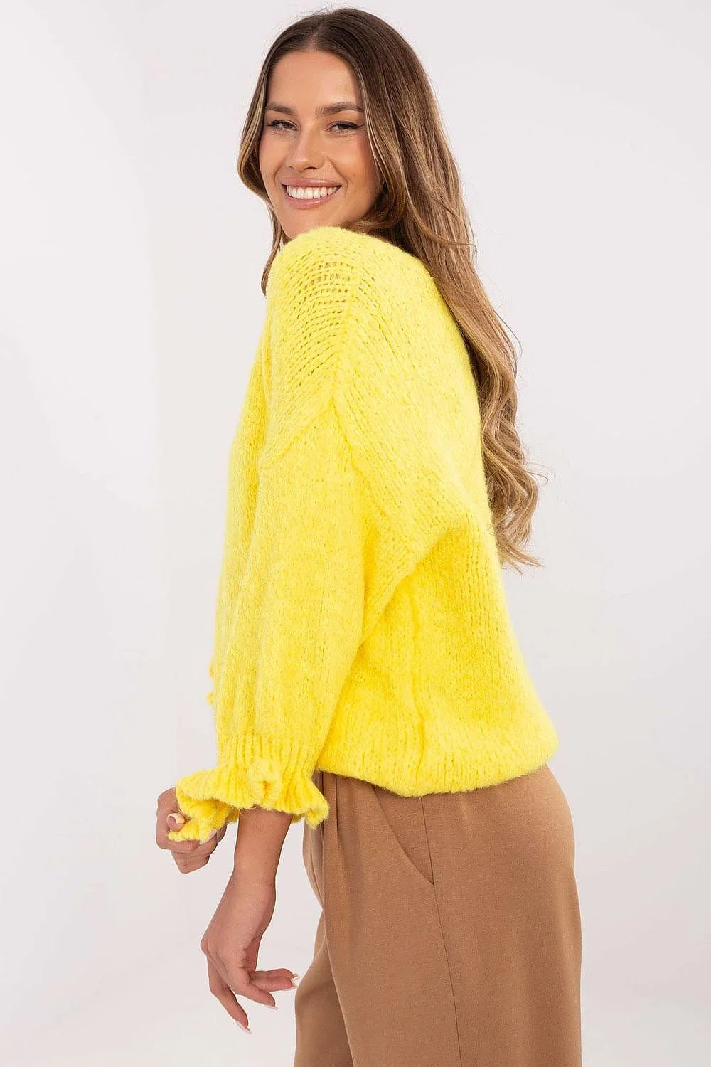 pull femme oversize grosse maille jaune vif col bateau manches trois quart volantées bouffantes tricot duveteux moelleux élégant