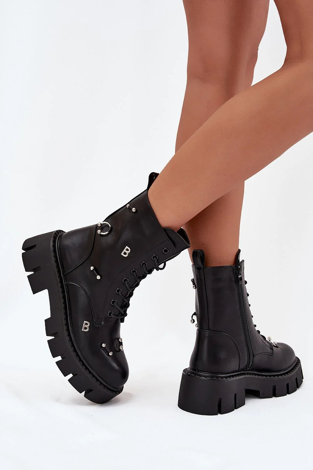 bottes femme simili cuir noir lisse biker montante lacets fermeture éclair latérale anneaux métalliques décoratifs semelle plateforme crantée épaisse