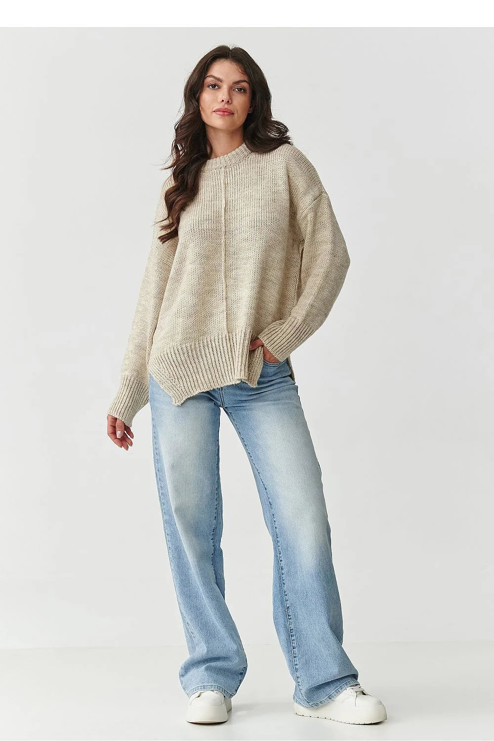 pull femme oversize maille tricotée beige chiné col rond manches longues emmanchures tombantes coupe décontractée côtes larges poignets bas ourlet
