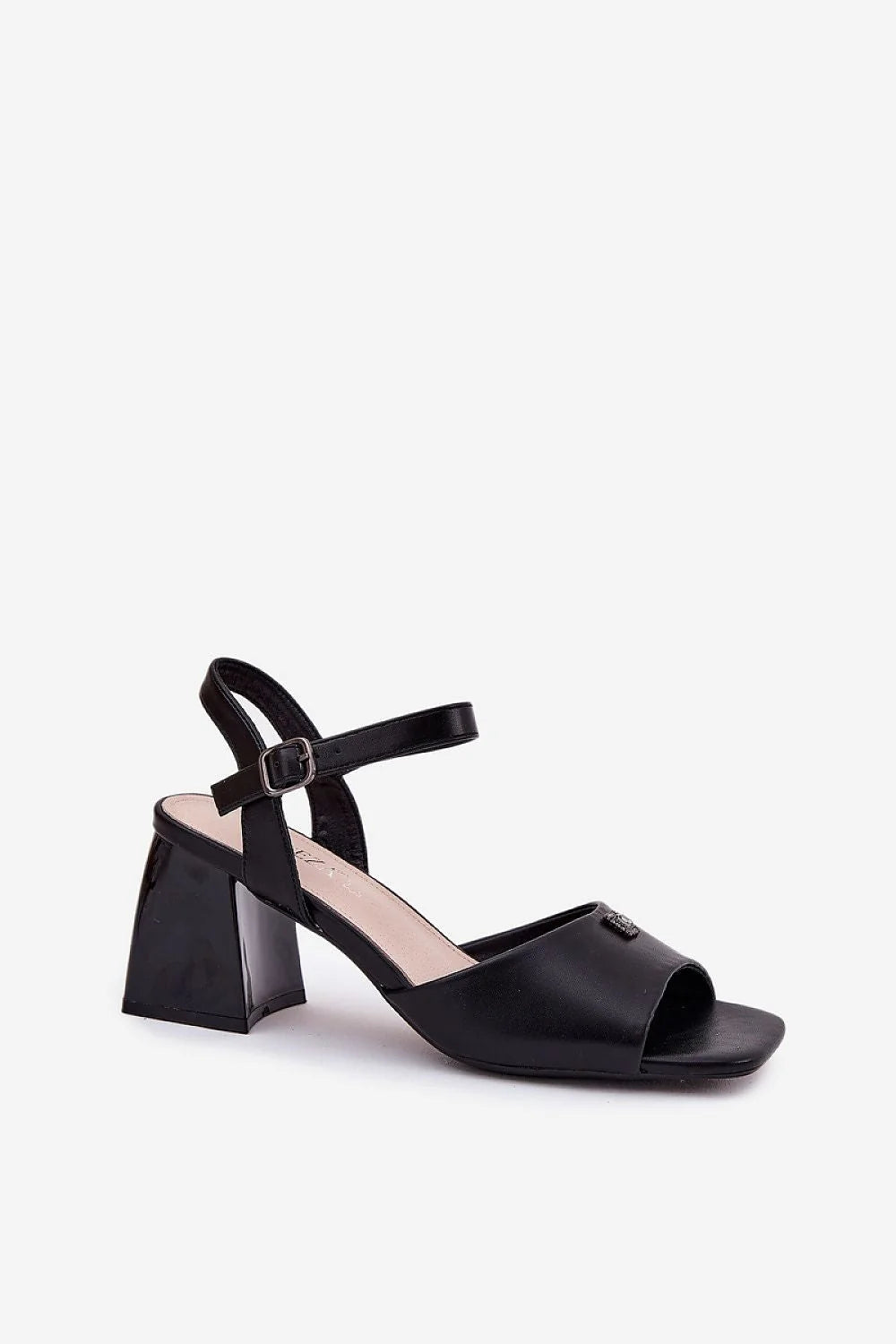 Sandales pour femmes style casual ouvertes talon carré simili cuir noir ajustables détails métalliques confortables été
