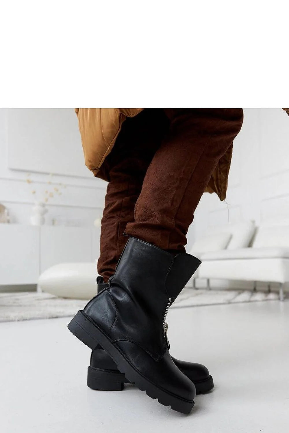 Bottes Chelsea pour femme style moderne tige haute cuir noir fermeture éclair semelle caoutchouc confortable élégance casual