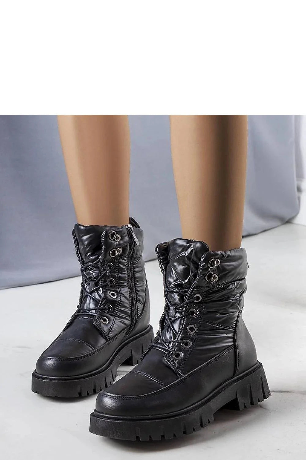 Bottes de neige pour femmes, design moderne urbain, cuir synthétique noir, fourrure intérieure, semelle épaisse, style polyvalent