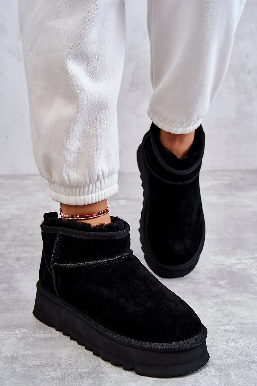 bottes neige femmes suédine doublée fourrure synthétique chaude confortable plateforme épaisse crantée antidérapante mihaute minimaliste noire élégante casual slipon arrondie