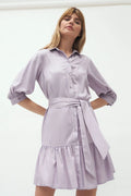 Robe chemise élégante en satin lavande manches trois-quarts avec volants et ceinture intégrée femme