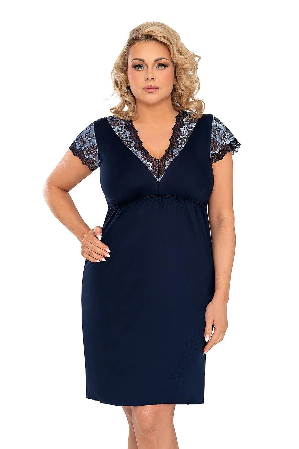 Chemise de nuit élégante grande taille dentelle bleu marine manches courtes décolleté V dos nu femmes