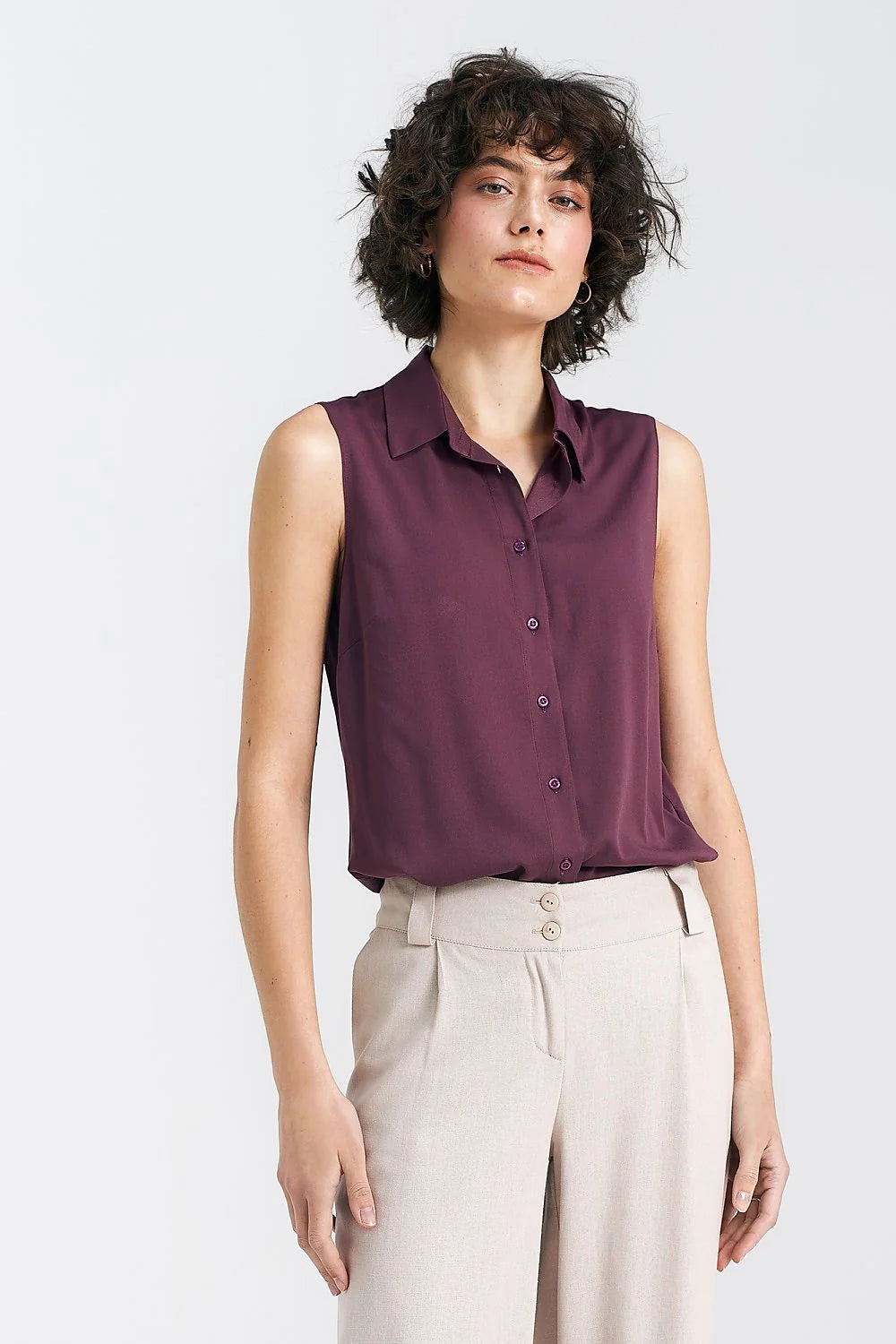 Chemise sans manches élégante couleur aubergine en viscose coupe ajustée matière douce pour femme