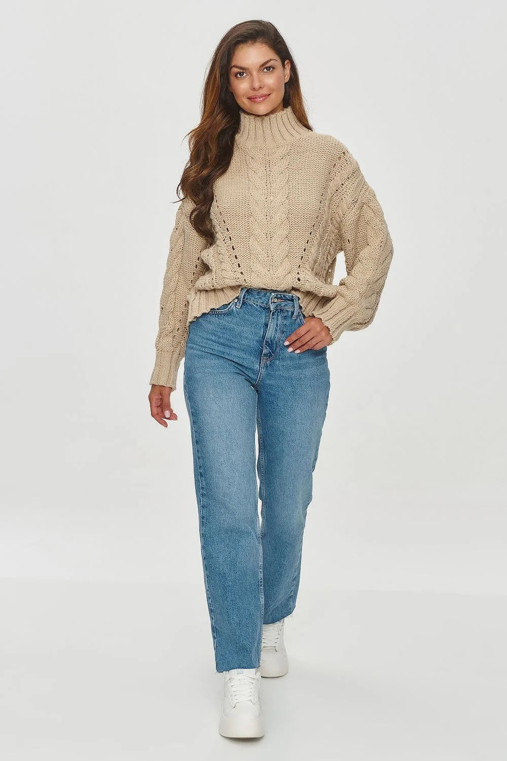 Pull femme col roulé maille épaisse motifs torsadés ajourés côtes manches longues coupe décontractée hiver automne beige neutre style intemporel