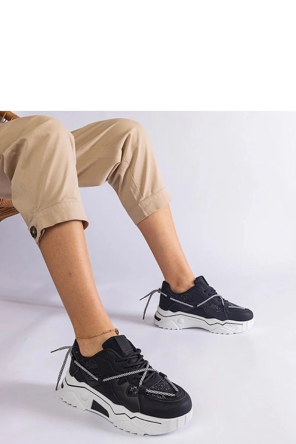 Baskets mode urbaine femmes style chunky noire blanc lacets bicolores tige cuir haute qualité