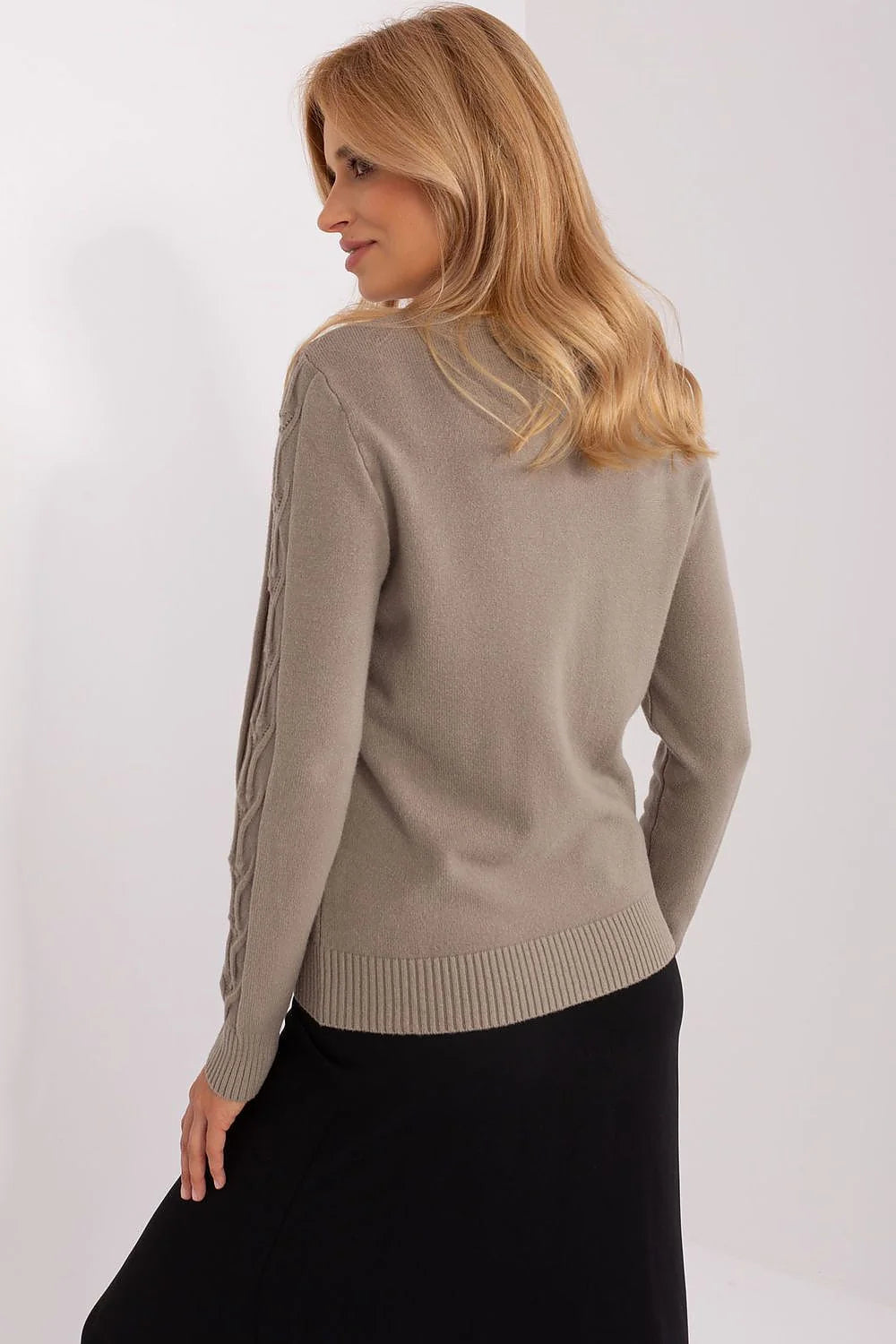 Pull élégant pour femme col V manches longues maille tricotée couleur taupe matière douce confortable多シーズン