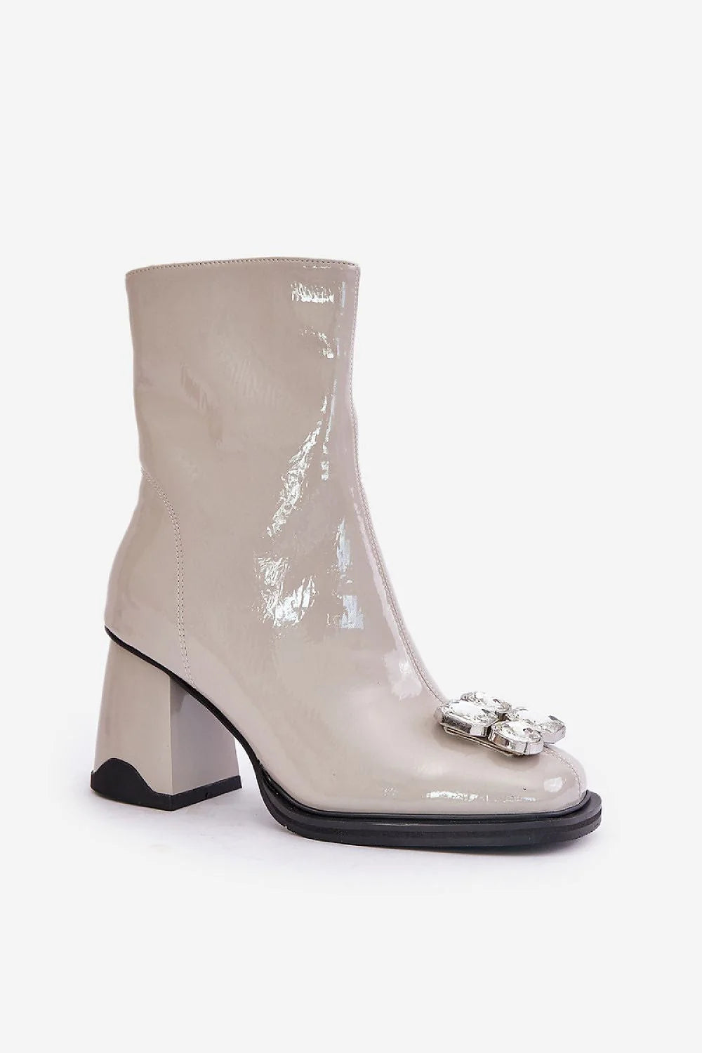 Bottines élégantes pour femme talon aiguille cuir artificiel beige clair bijou argenté ajustée cheville