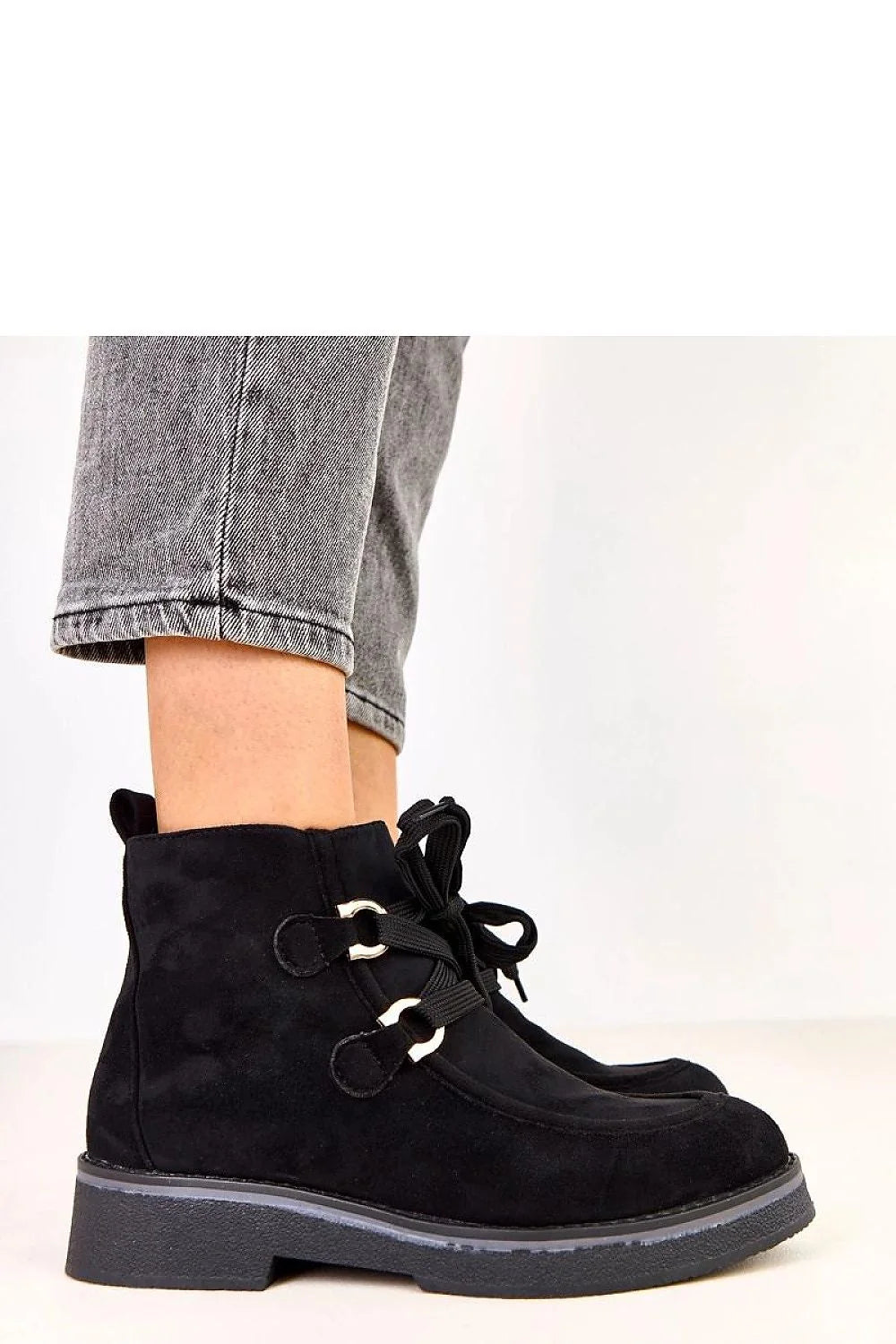bottines femme cheville suède noir bout rond couture mocassin fermeture éclair latérale semelle plateforme crantée talon bloc bas
