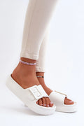 Sandales femmes design moderne épuré confort plateforme 4 cm mousse synthétique blanches occasions estivales ajustables style claquettes