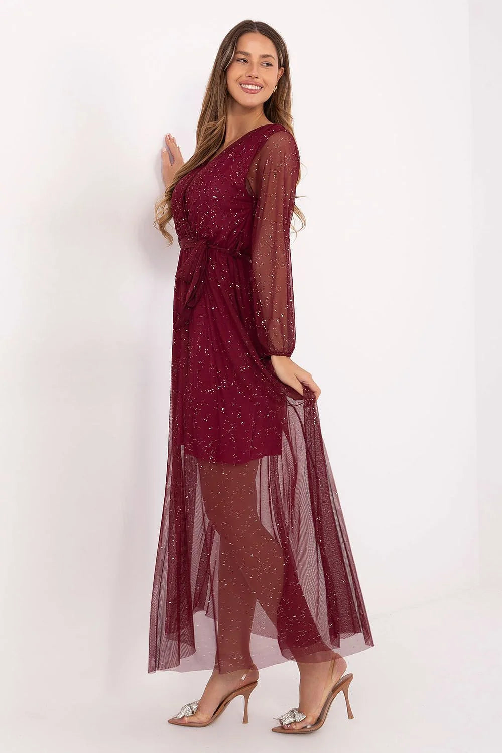 robe longue soirée bordeaux tulle pailletée doublure courte jupe semi transparente silhouette cintrée décolleté V manches bouffantes ceinture taille marquée