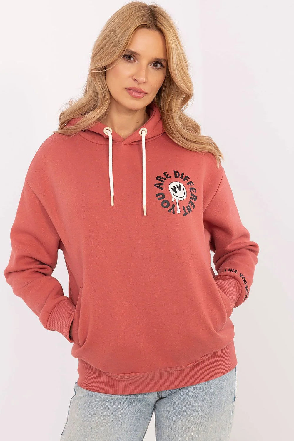 Sweatshirt Sublevel pour femme, terracotta, hood, kangourou, coton-polyester, style moderne, loose fit, graphique YOU ARE DIFFERENT