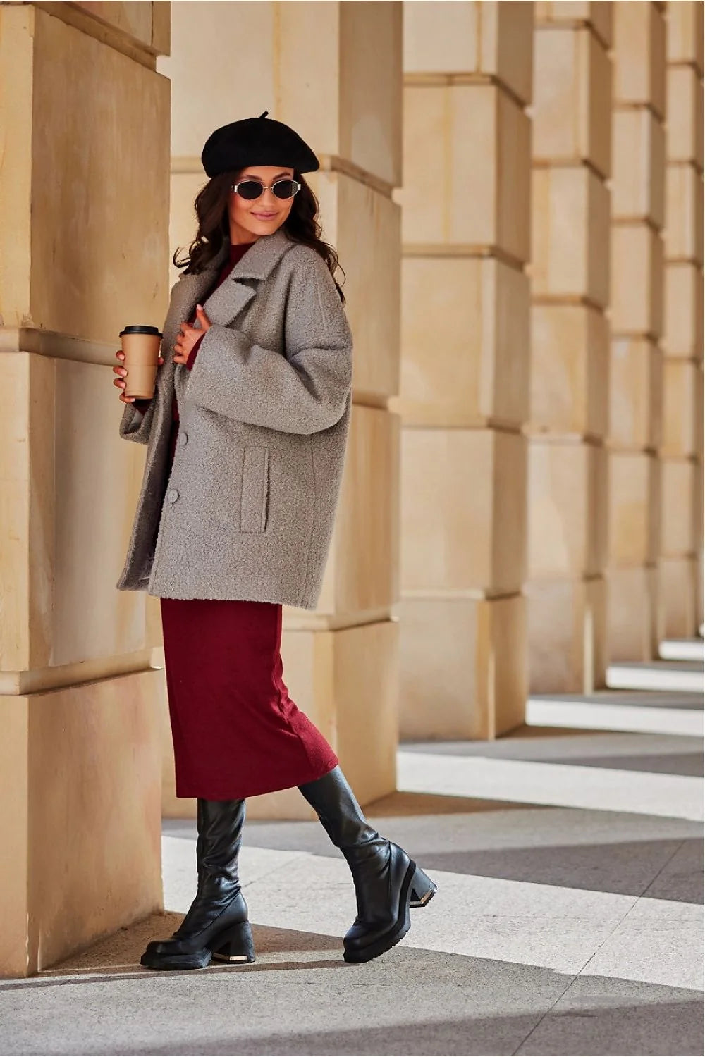 veste oversize femme gris clair bouclé mi cuisse col tailleur boutons apparents doublure matelassée isolante poches plaquées coupe cocooning