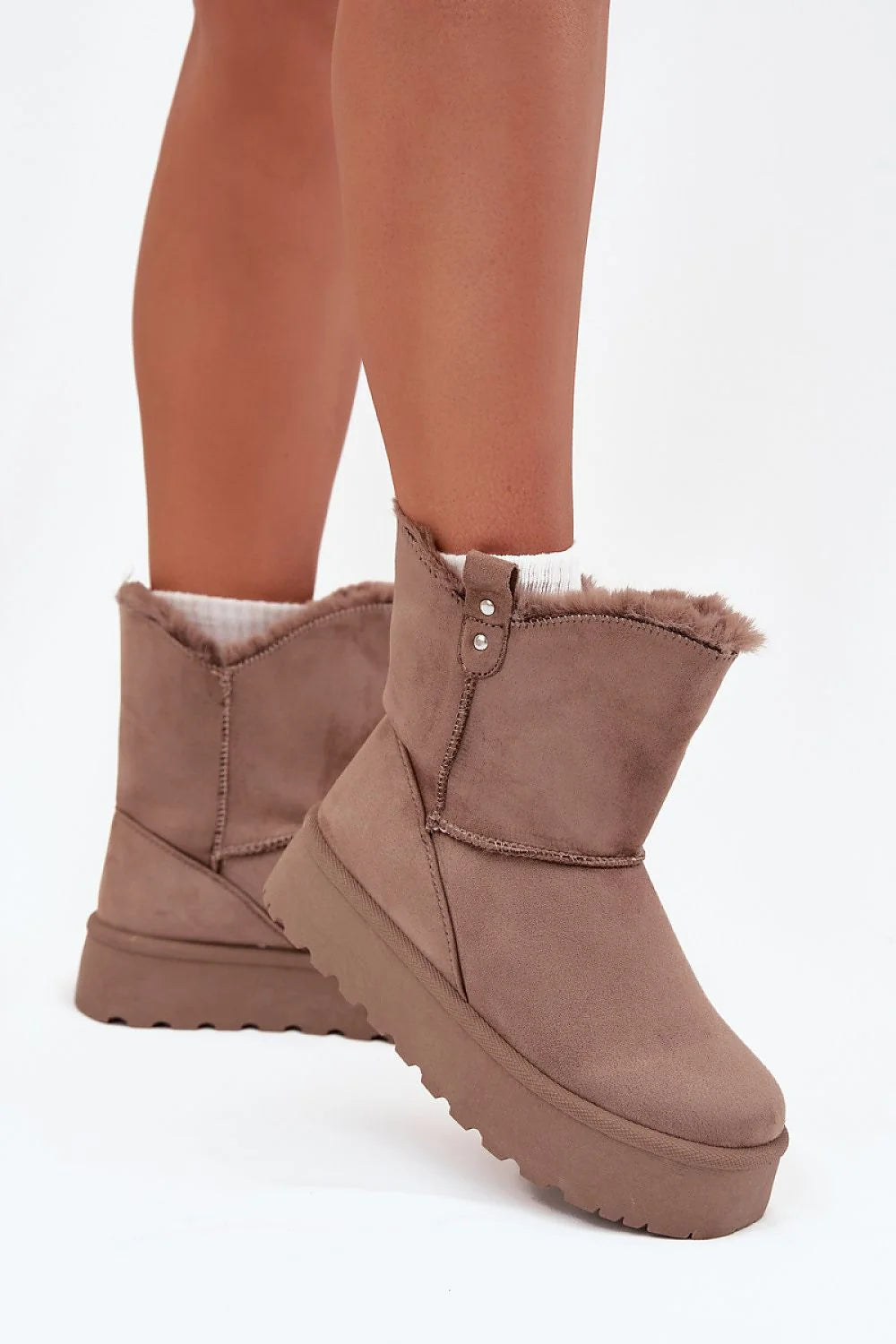 bottes neige femme suédine écologique taupe fourrées fourrure doublure chaudes confortables plateformes épaisses crantées montantes cheville urbaines