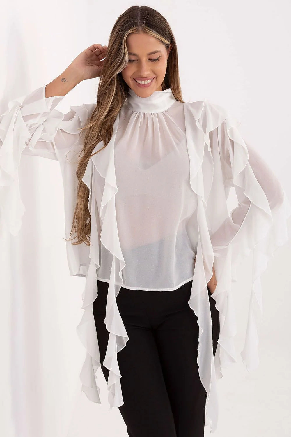 chemisier viscose polyester doux élégant femme col roulé manches longues volants romantique ajusté silhouette léger motif lisse