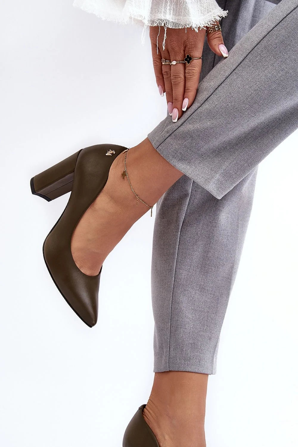 escarpins femme élégants bout pointu talon aiguille neuf point cinq centimetres cuir naturel olive profond semelle interieure souple