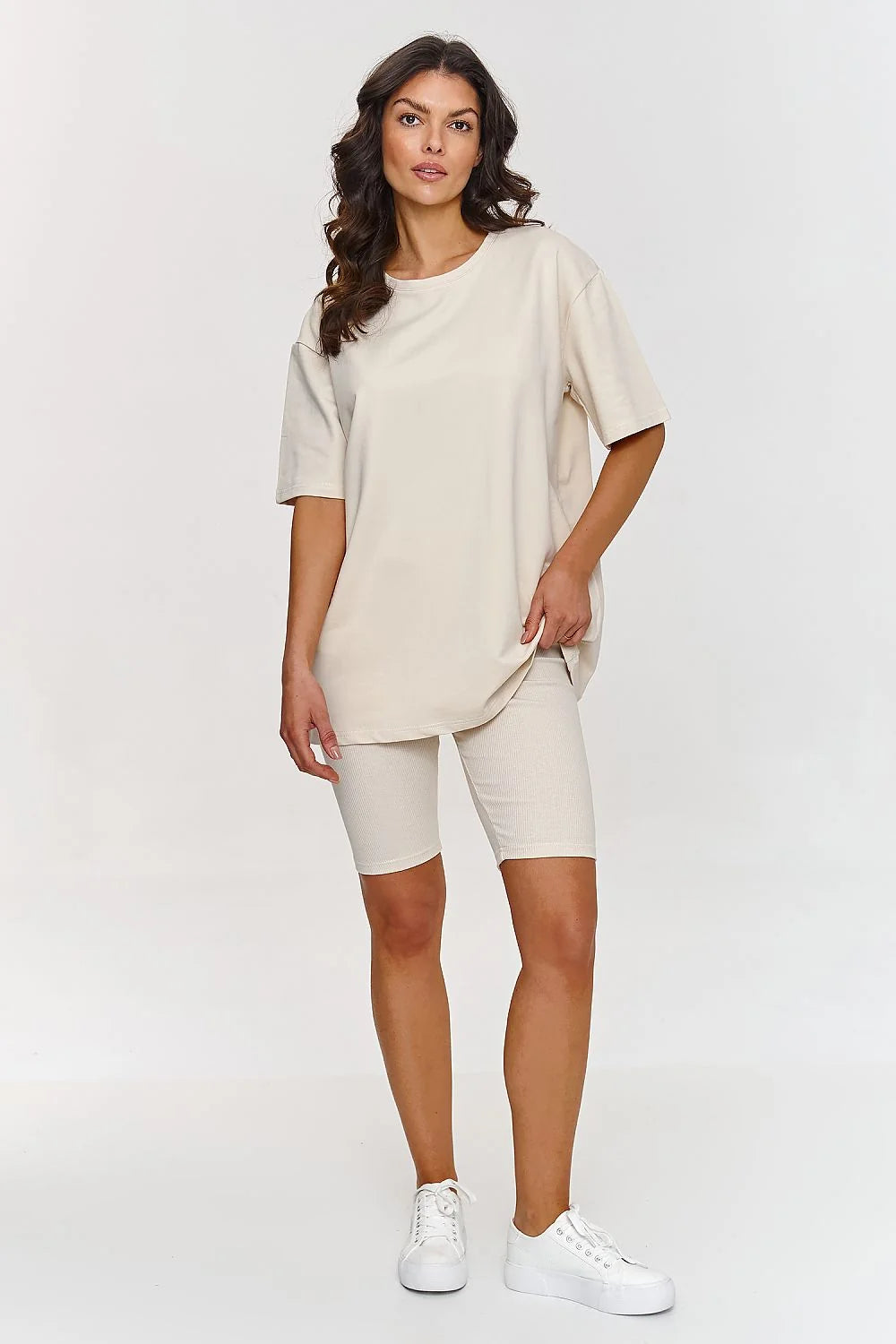 Ensemble pour femme Makadamia t-shirt oversized coton court ajusté style décontracté moderne beige clair