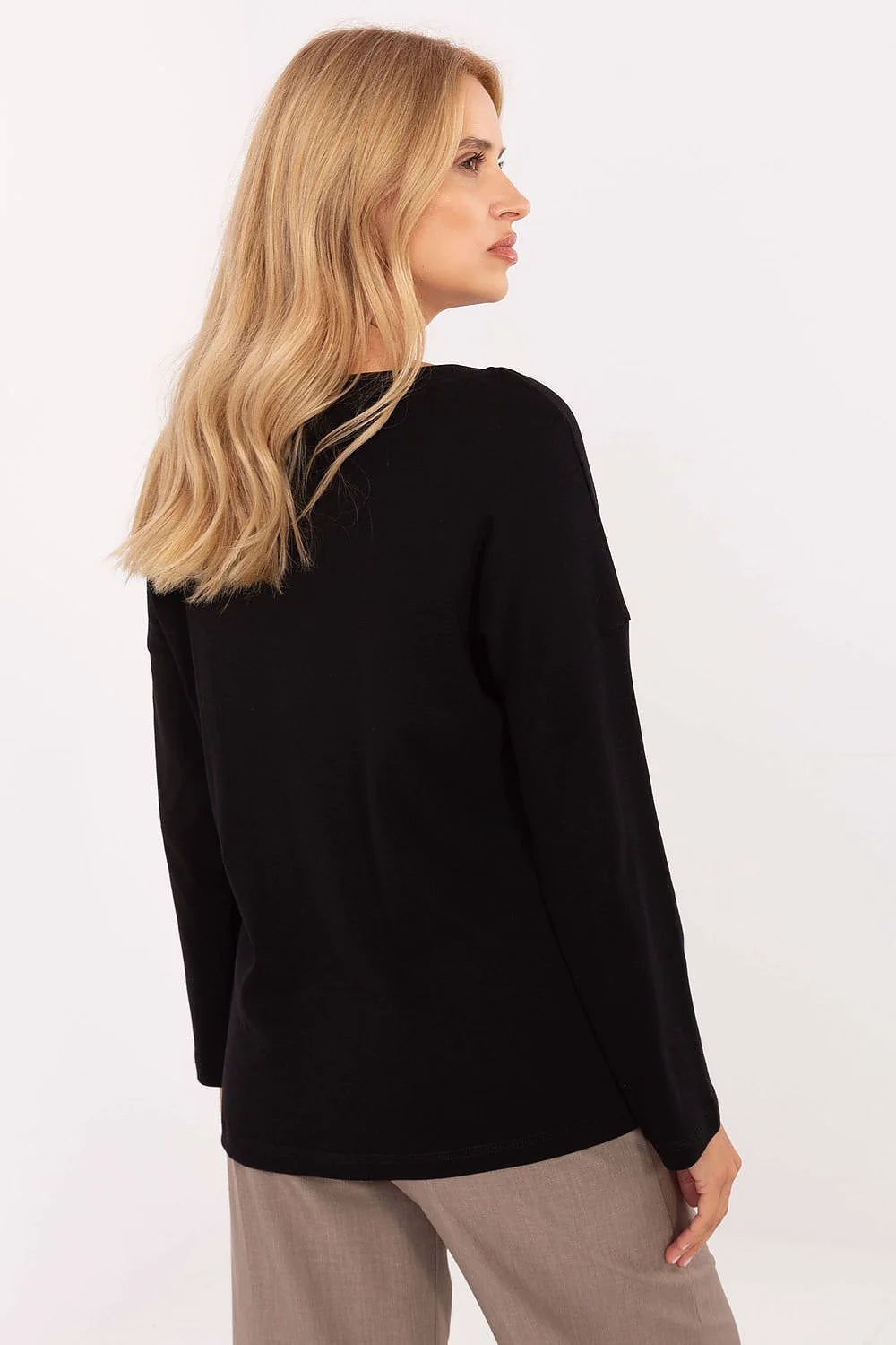 chemisier coton élasthanne noir manches longues col V maille jersey douce coupe ample épaules tombantes patch logo doré