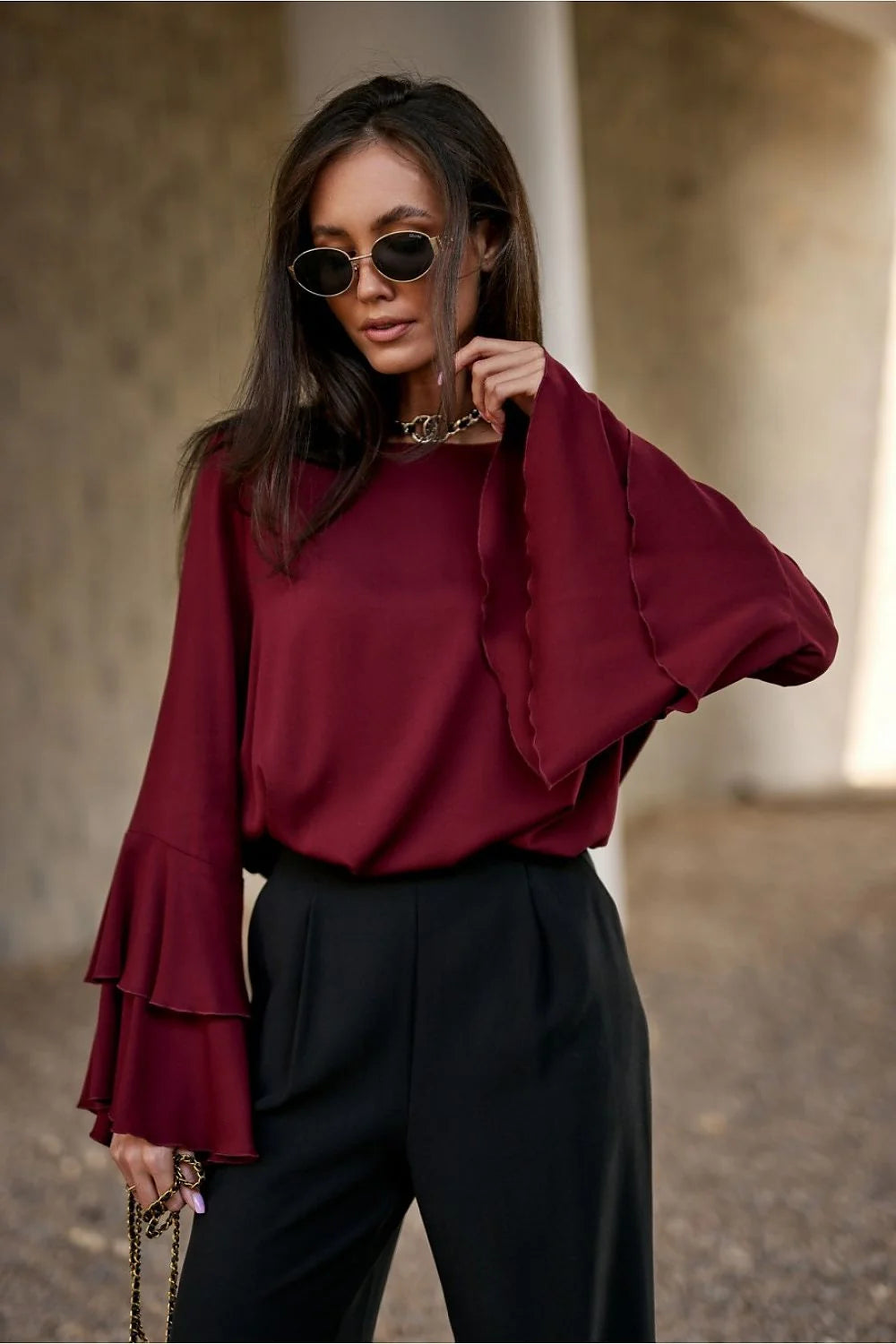 blouse femme chic bordeaux profond manches longues évasées volants superposés col rond coupe ample fluide viscose légère polonaise finition nette