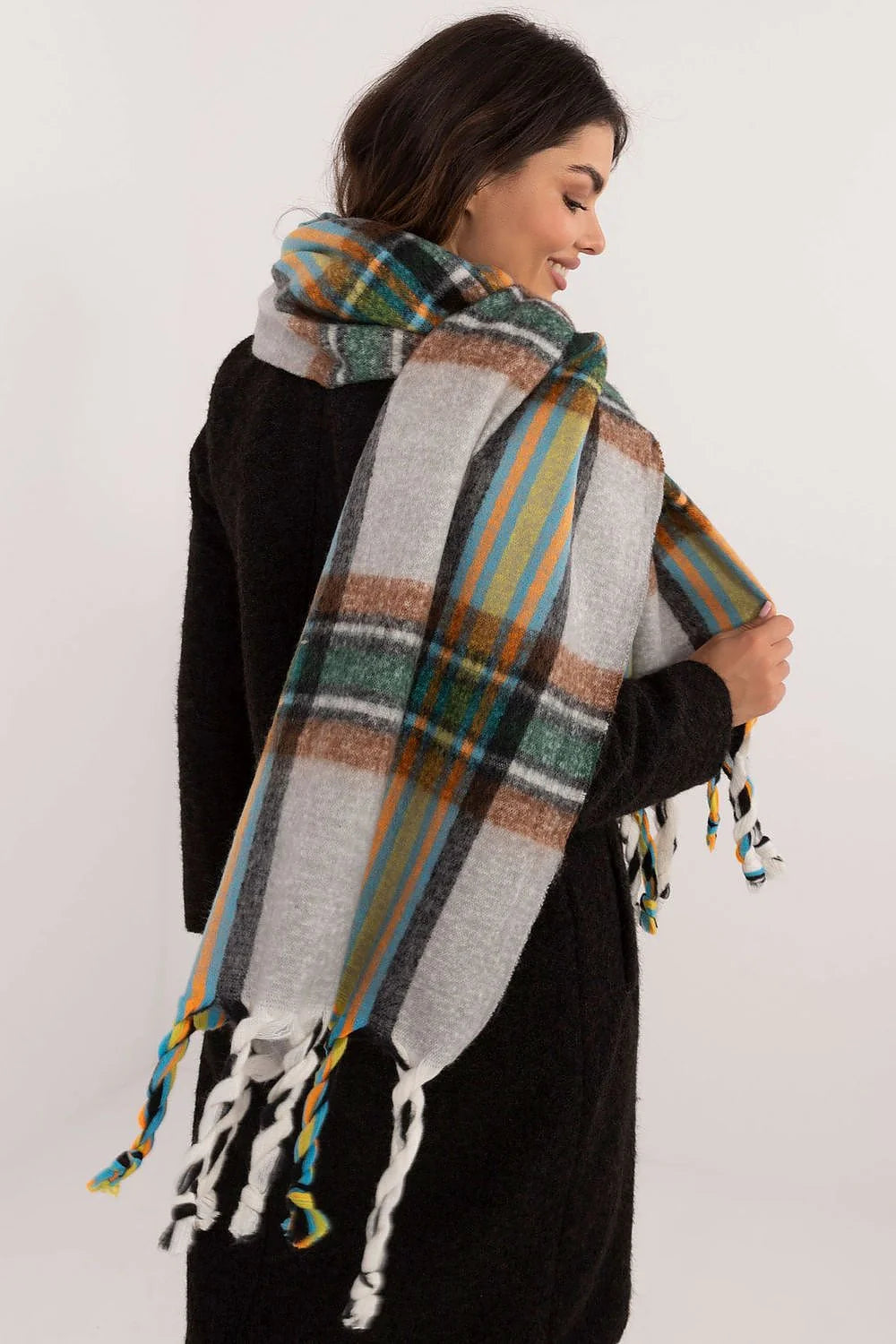 Foulard pour femme en mélange de laine et acrylique, motif carreaux multicolore, franges colorées, style classique et contemporain, accessoire hivernal élégant et confortable