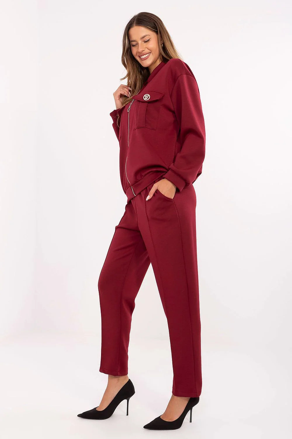 ensemble femme bordeaux maille extensible viscose élasthanne sweat zippé col mao pantalon taille haute fuselé poches cargo ceinture boucle dorée