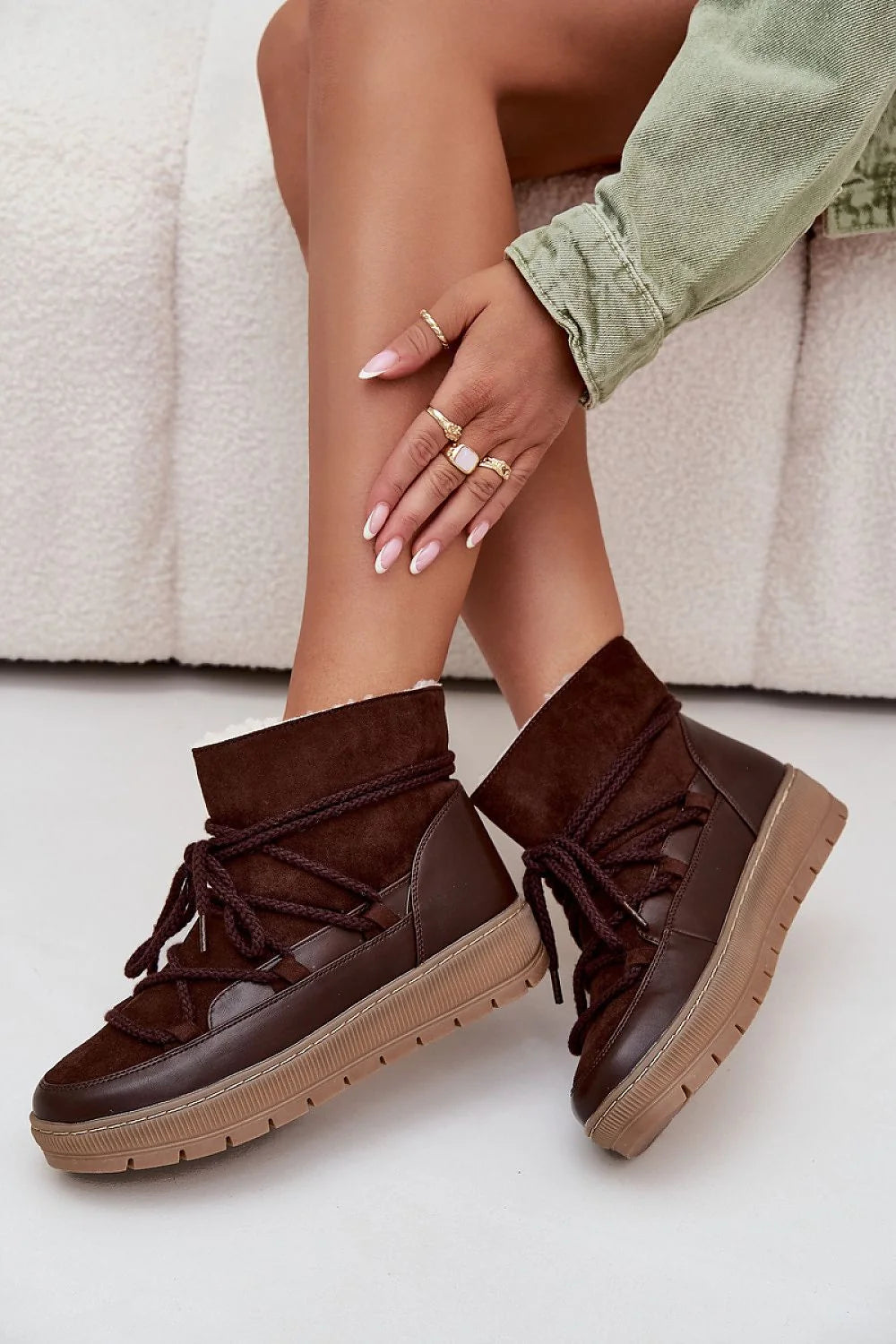 bottines neige femme similicuir suède cuir écologique marron foncé doublure fourrure chaude plateforme gomme beige semelle crantée antidérapante
