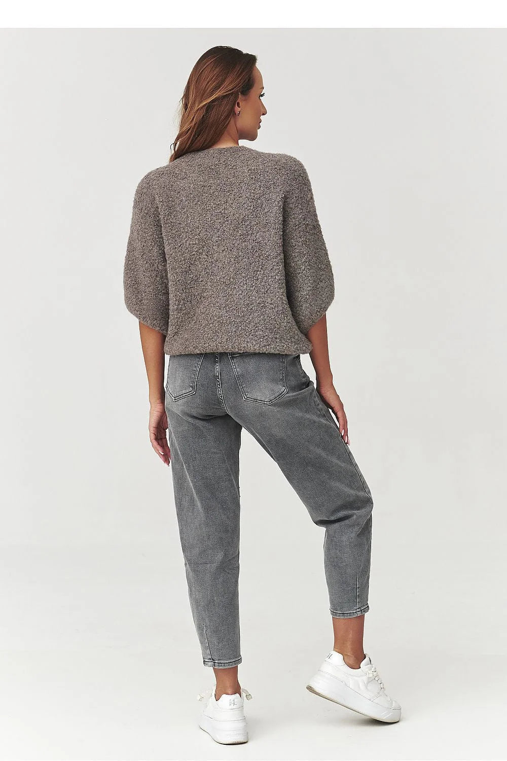 pull femme maille bouclée douce duveteuse col rond coupe boxy courte manches troisquarts structurée confortable décontractée polyvalente chaude mohair italienne