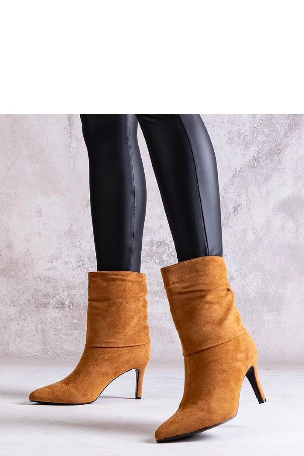 bottes talons stiletto camel suédé cognac mi mollet plissé slouch pointu élancé urbain chic rétro contemporain confortable polyvalent
