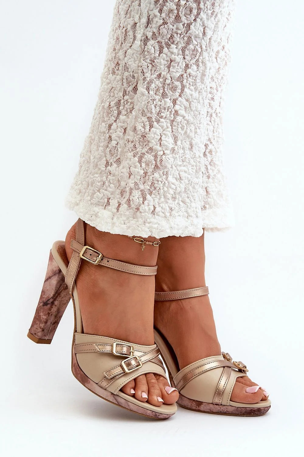 sandales talons stiletto Maciejka cuir naturel beige brides multiples boucles dorées cheville rembourré semelle marbrée plateforme élégantes