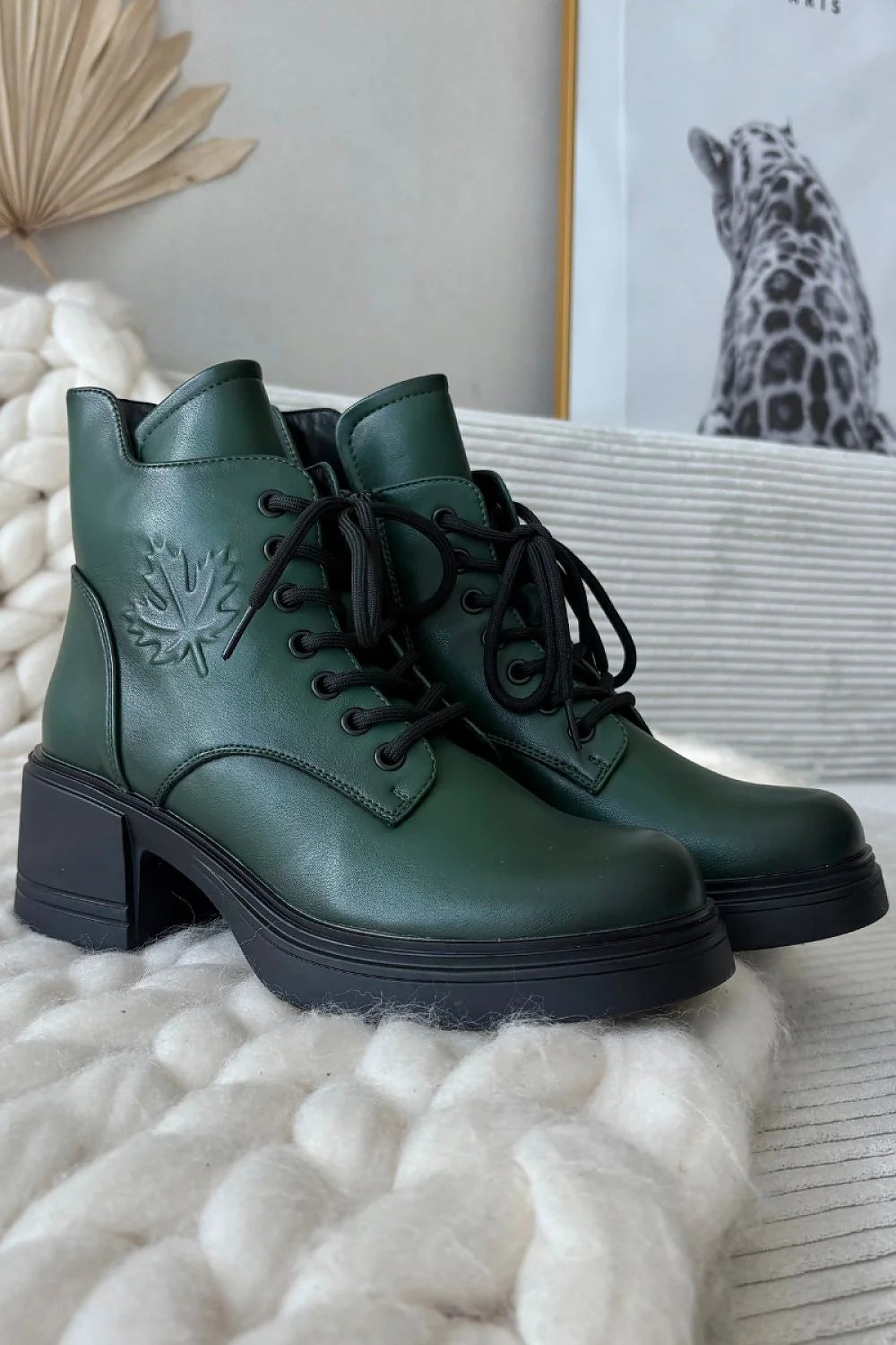 bottines femme Vinceza cuir naturel vert forêt lisse montantes lacets oeillets zippées talon bloc stable plateforme semelle antidérapante doublure douce